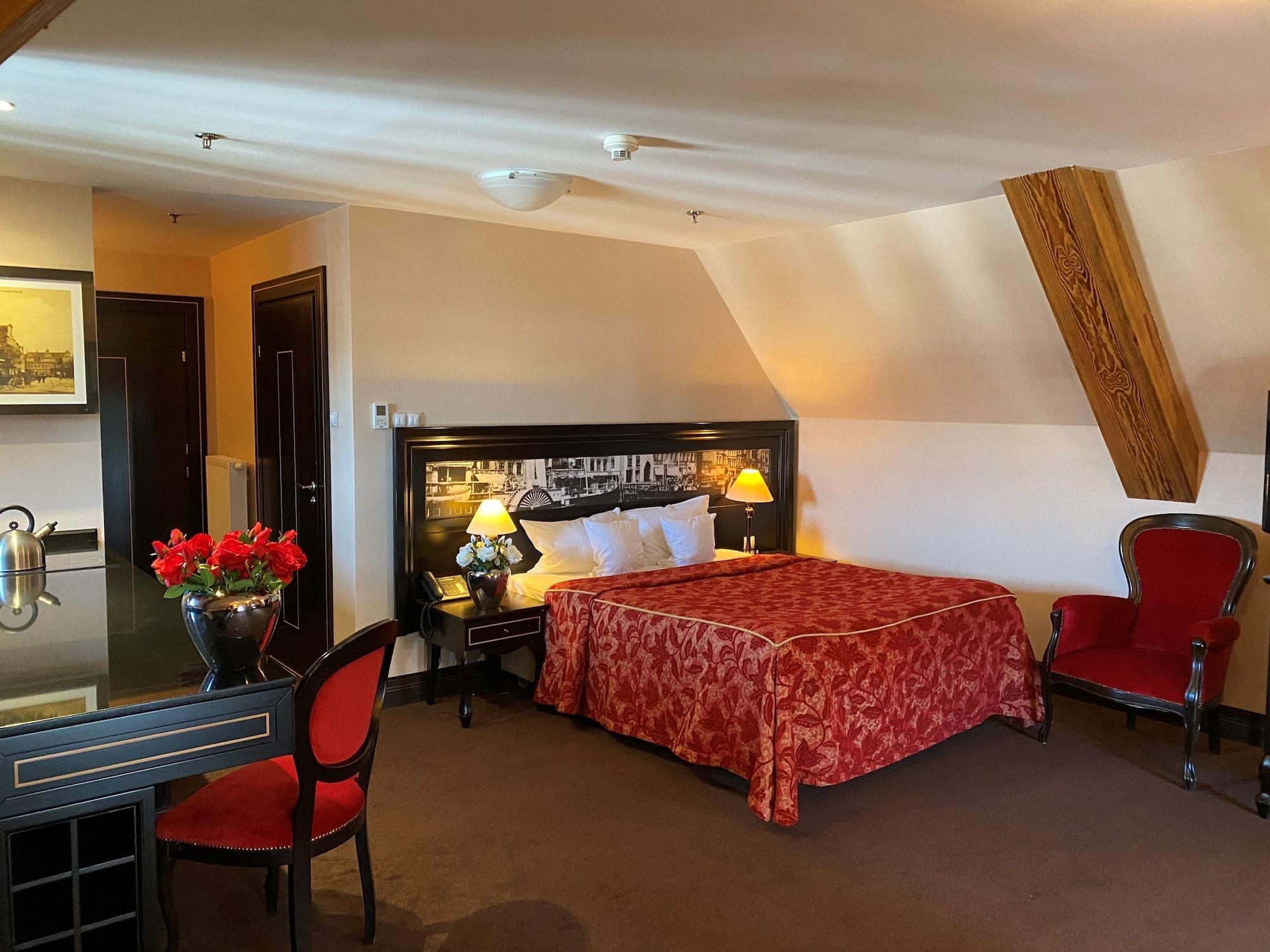 Hotel Gdansk Boutique Exterior photo A room at the hotel