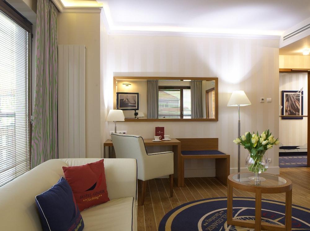 Hotel Gdansk Boutique Exterior photo Suite