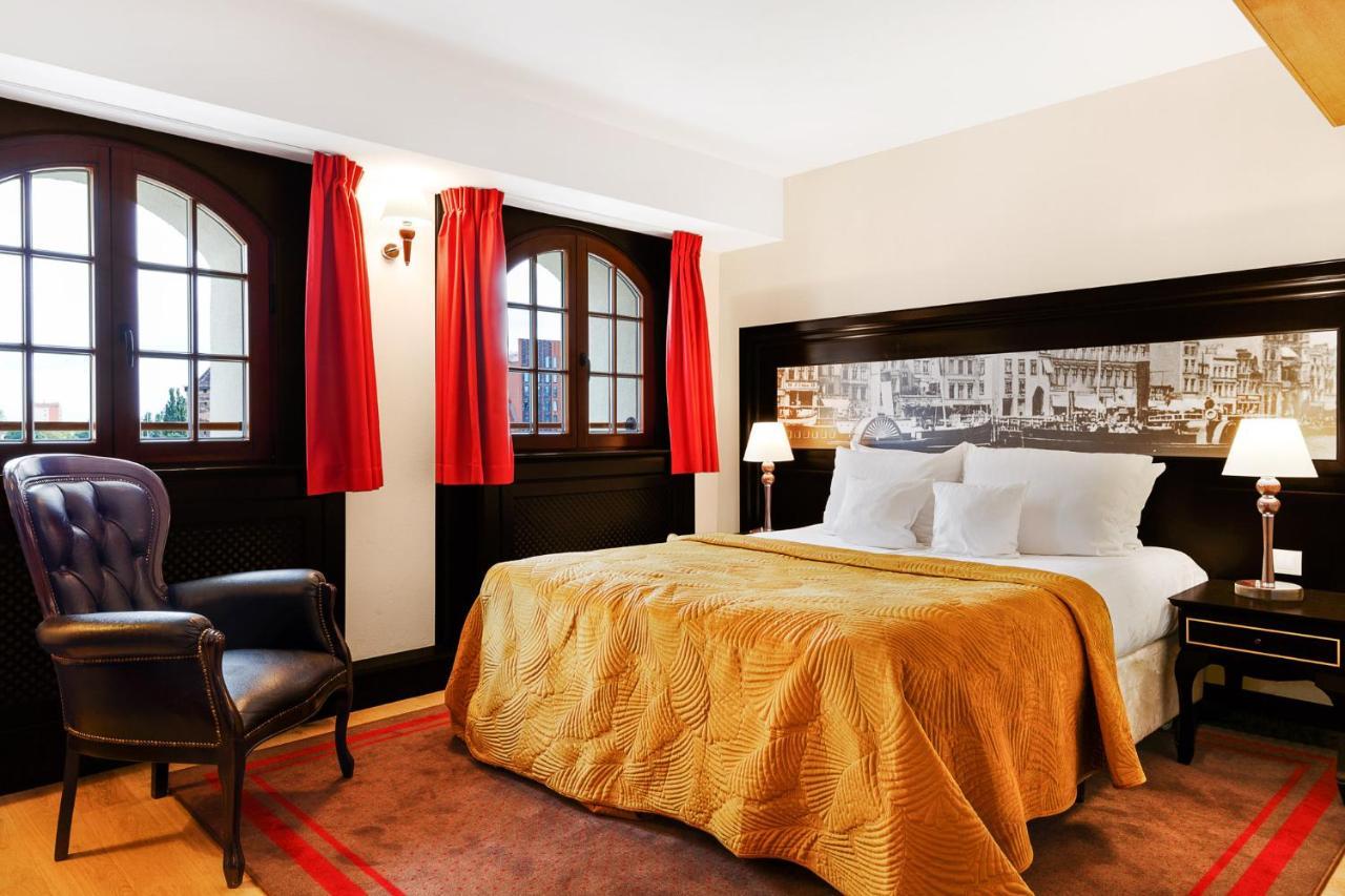 Hotel Gdansk Boutique Exterior photo A room at the Hotel de Crillon