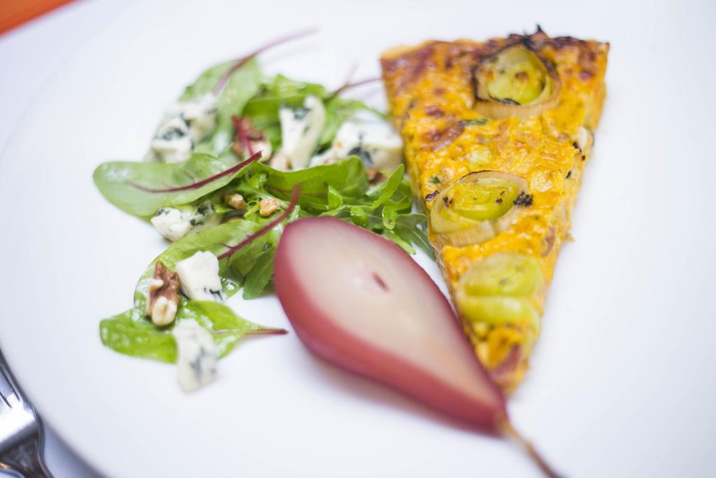 Hotel Gdansk Boutique Exterior photo A quiche with a salad